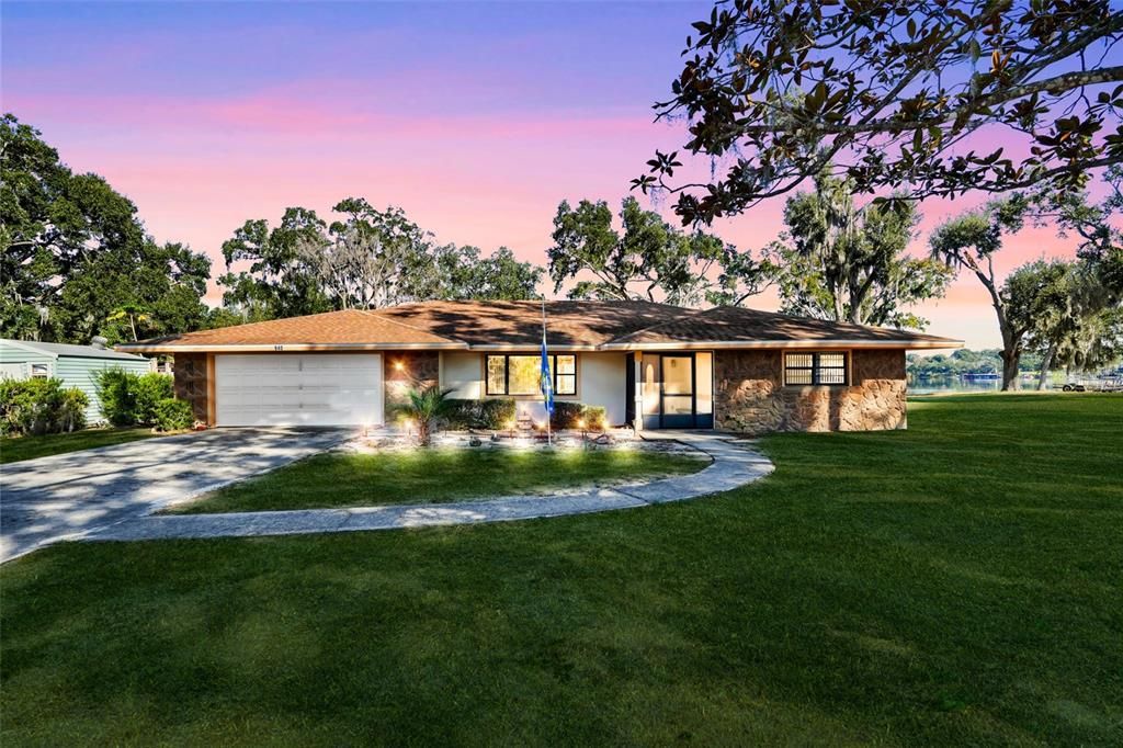 For Sale: $689,000 (3 beds, 2 baths, 1554 Square Feet)