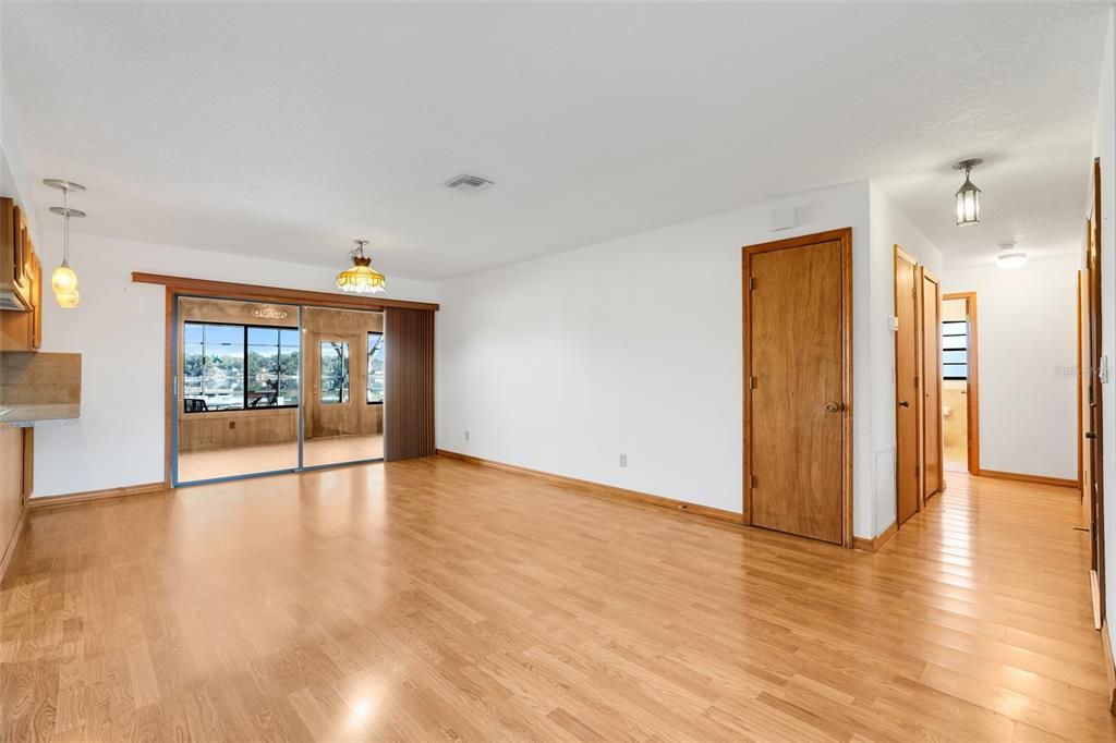 For Sale: $689,000 (3 beds, 2 baths, 1554 Square Feet)