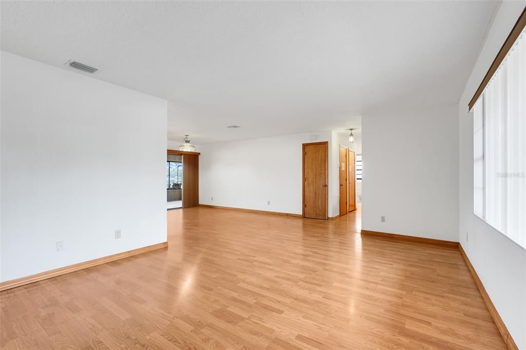 For Sale: $689,000 (3 beds, 2 baths, 1554 Square Feet)