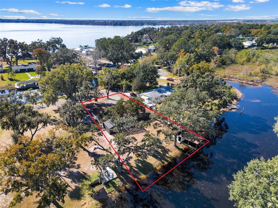 For Sale: $689,000 (3 beds, 2 baths, 1554 Square Feet)