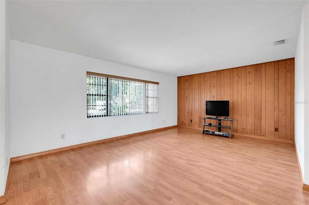 For Sale: $689,000 (3 beds, 2 baths, 1554 Square Feet)