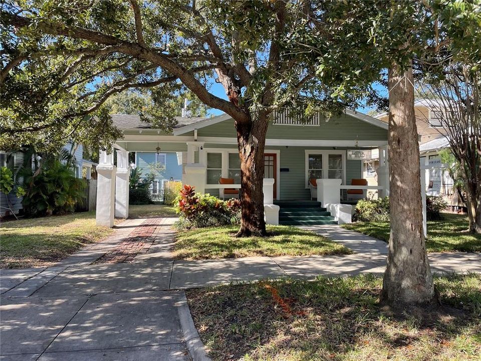 For Rent: $4,300 (2 beds, 2 baths, 1186 Square Feet)