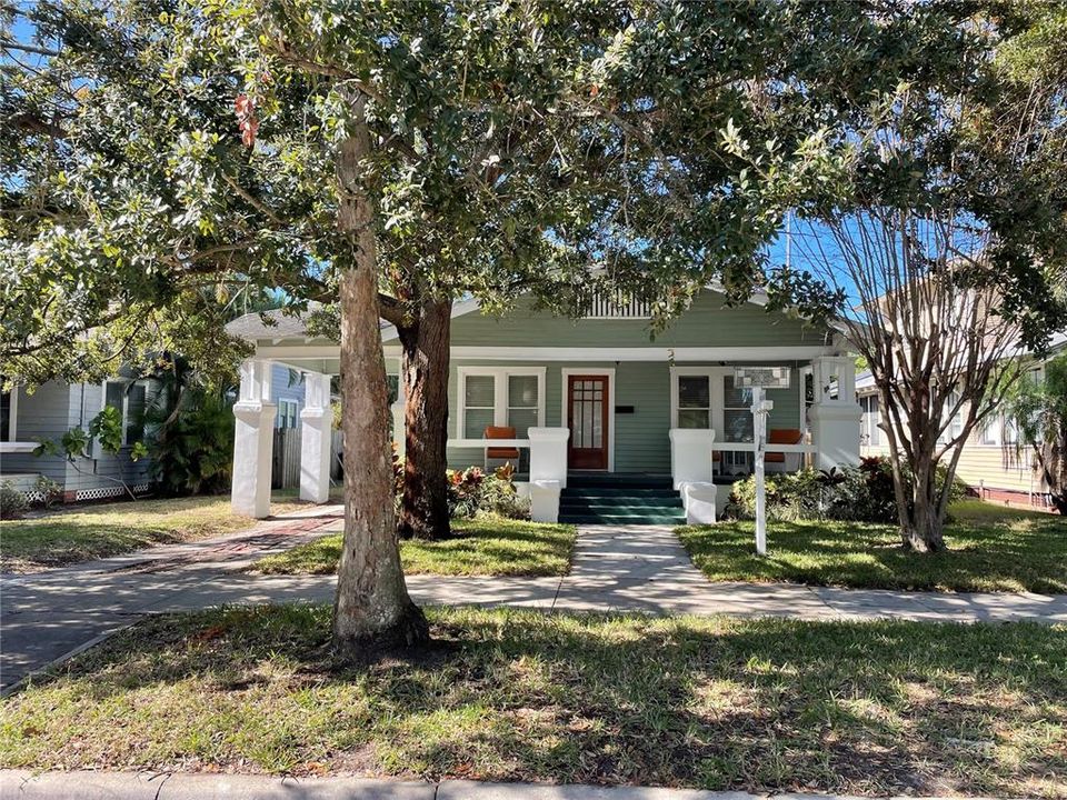 For Rent: $4,300 (2 beds, 2 baths, 1186 Square Feet)