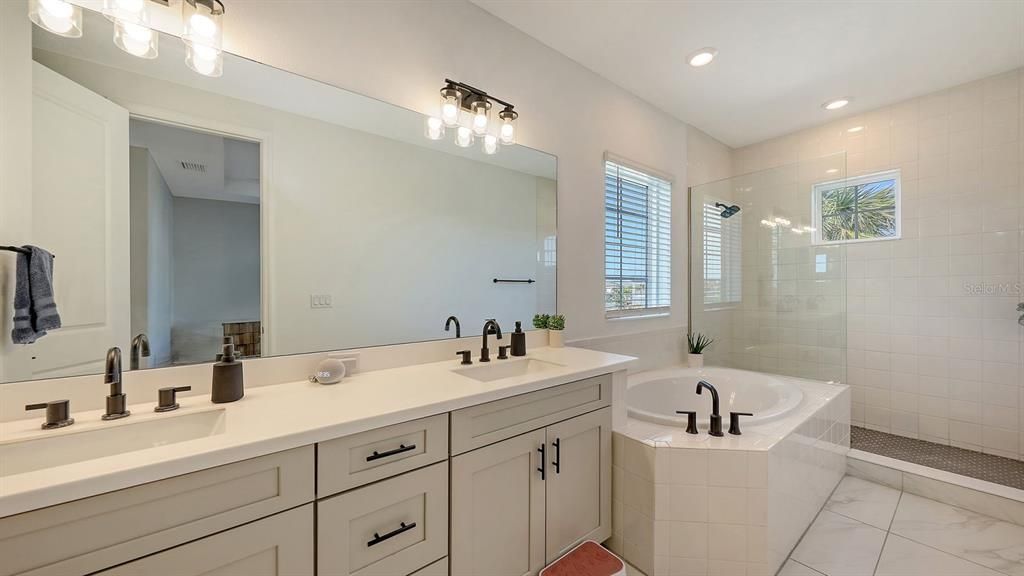 待售: $969,000 (5 贝兹, 3 浴室, 3525 平方英尺)