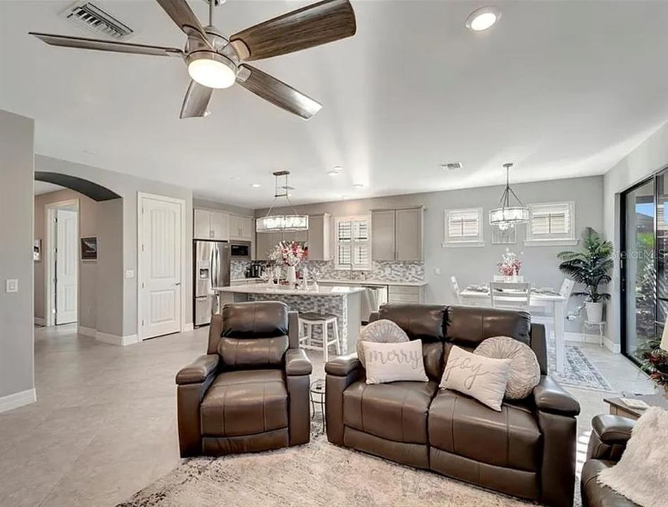 For Sale: $539,000 (3 beds, 2 baths, 1673 Square Feet)