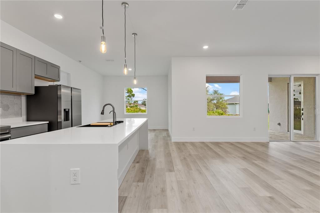 For Sale: $465,000 (4 beds, 3 baths, 2114 Square Feet)