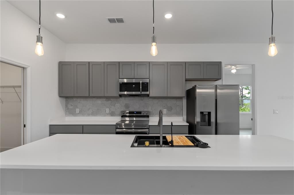 For Sale: $465,000 (4 beds, 3 baths, 2114 Square Feet)