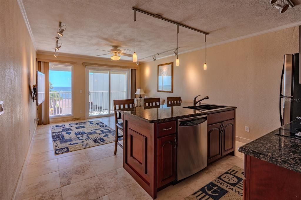 出租: $2,250 (1 贝兹, 1 浴室, 560 平方英尺)