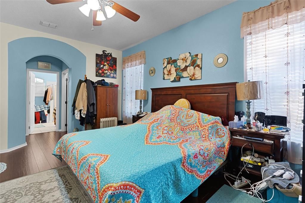 For Sale: $499,900 (4 beds, 3 baths, 2454 Square Feet)