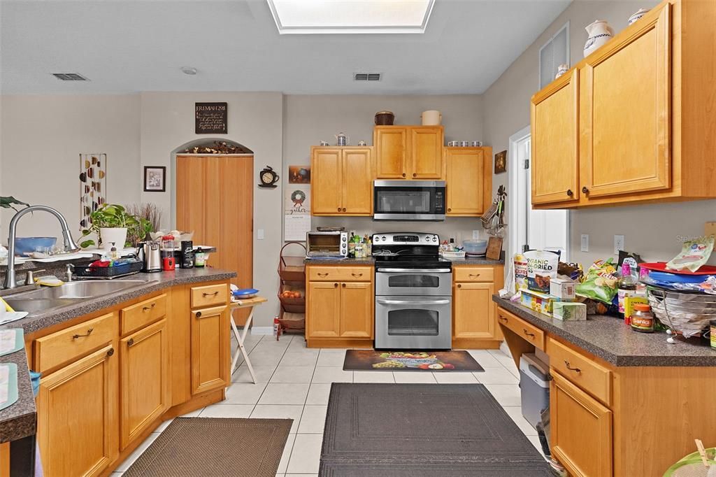 For Sale: $499,900 (4 beds, 3 baths, 2454 Square Feet)