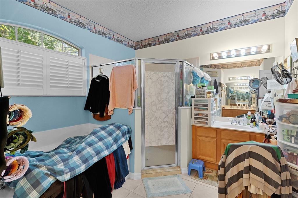 For Sale: $499,900 (4 beds, 3 baths, 2454 Square Feet)