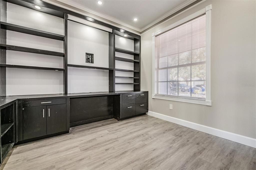 For Sale: $449,000 (4 beds, 3 baths, 2533 Square Feet)