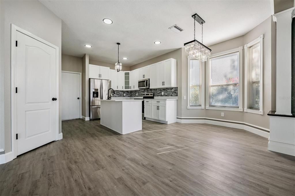 For Sale: $449,000 (4 beds, 3 baths, 2533 Square Feet)