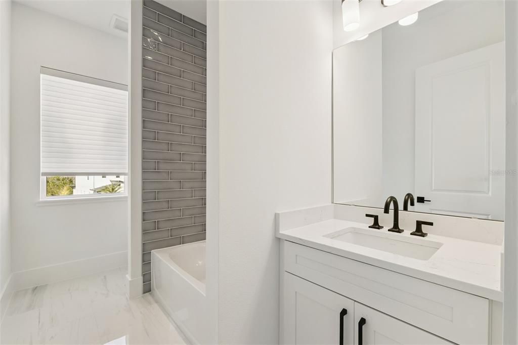 На продажу: $3,900,000 (5 спален, 6 ванн, 6632 Квадратных фут)