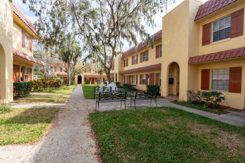 For Sale: $85,000 (2 beds, 2 baths, 938 Square Feet)