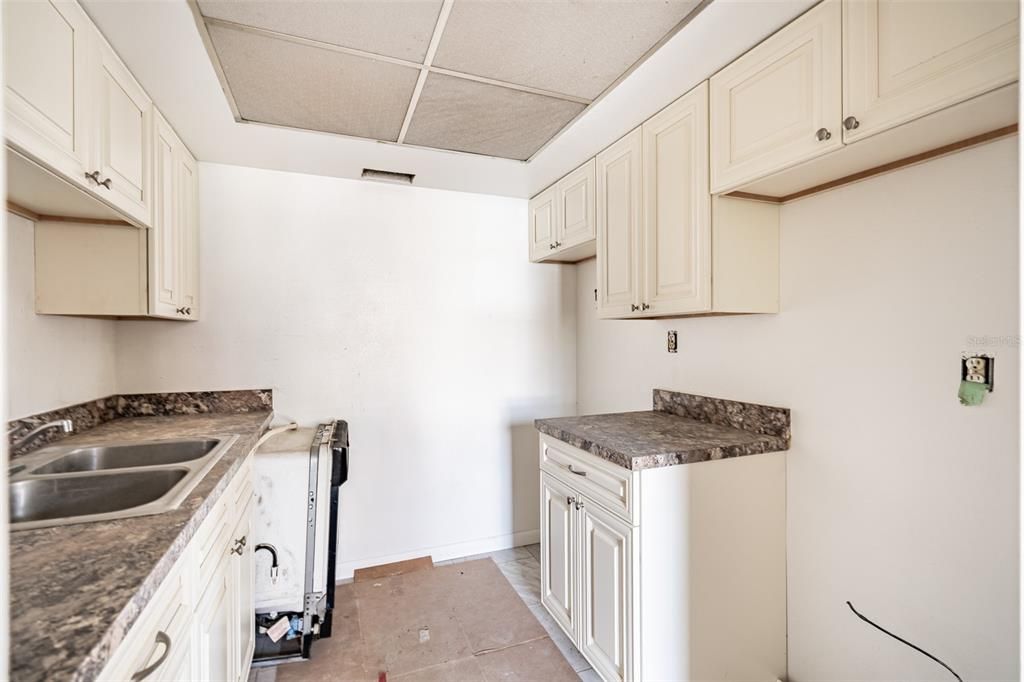 For Sale: $85,000 (2 beds, 2 baths, 938 Square Feet)