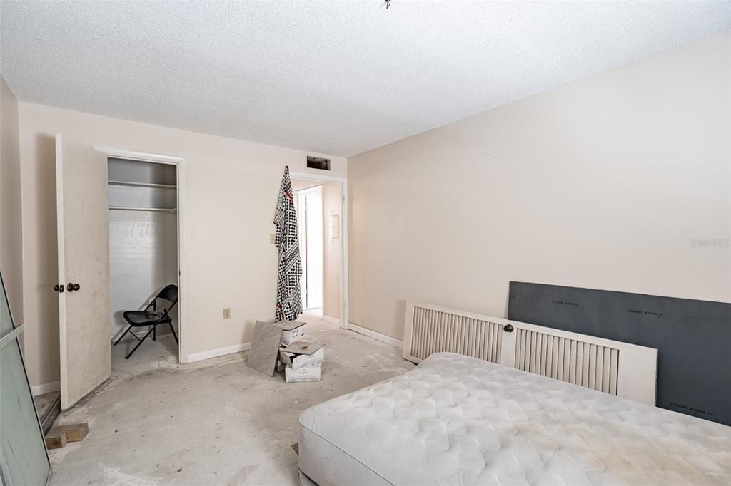For Sale: $85,000 (2 beds, 2 baths, 938 Square Feet)