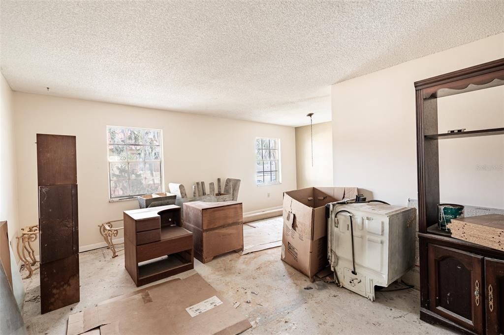 For Sale: $85,000 (2 beds, 2 baths, 938 Square Feet)