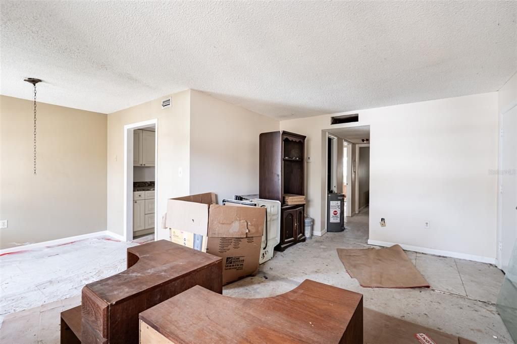 For Sale: $85,000 (2 beds, 2 baths, 938 Square Feet)