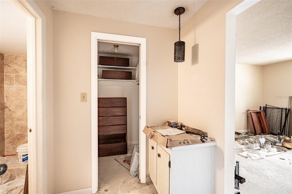 For Sale: $85,000 (2 beds, 2 baths, 938 Square Feet)