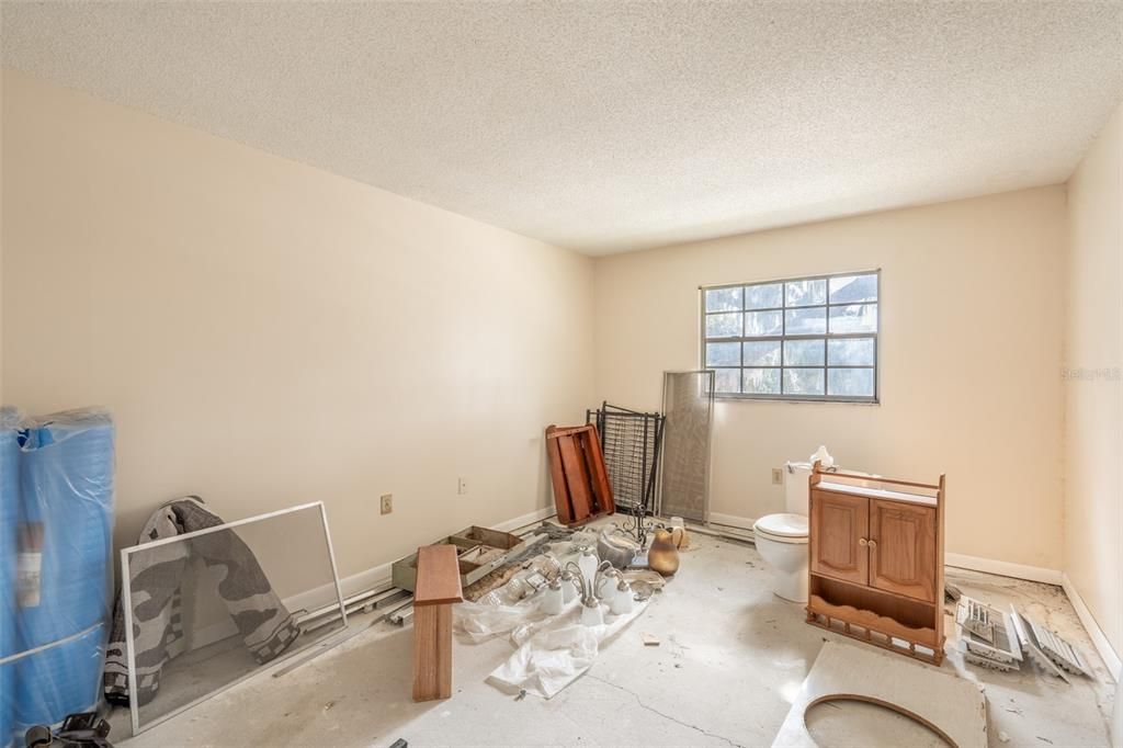 For Sale: $85,000 (2 beds, 2 baths, 938 Square Feet)