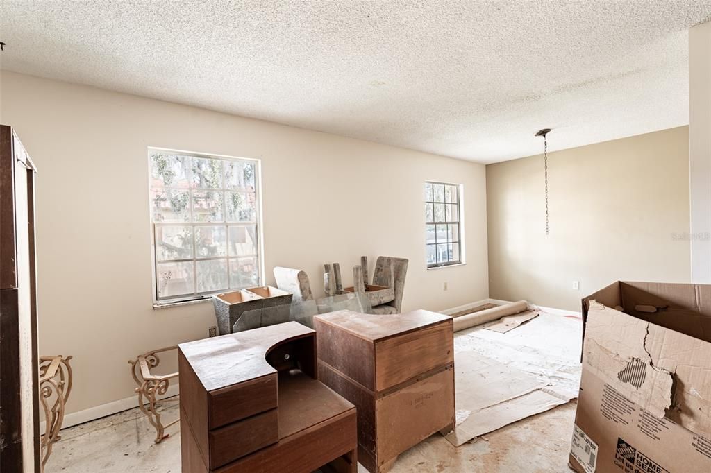 For Sale: $85,000 (2 beds, 2 baths, 938 Square Feet)