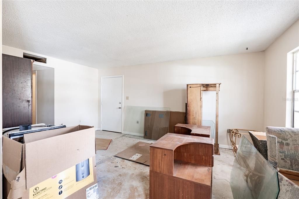 For Sale: $85,000 (2 beds, 2 baths, 938 Square Feet)