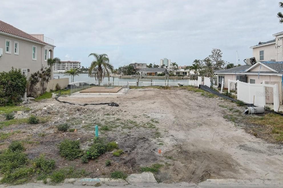 待售: $1,200,000 (0.19 acres)