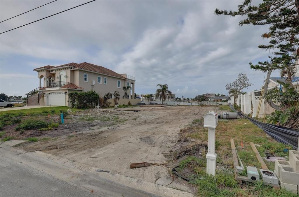 待售: $1,200,000 (0.19 acres)