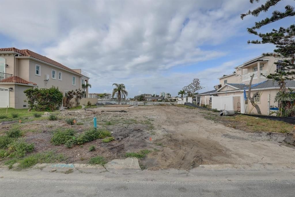 待售: $1,200,000 (0.19 acres)