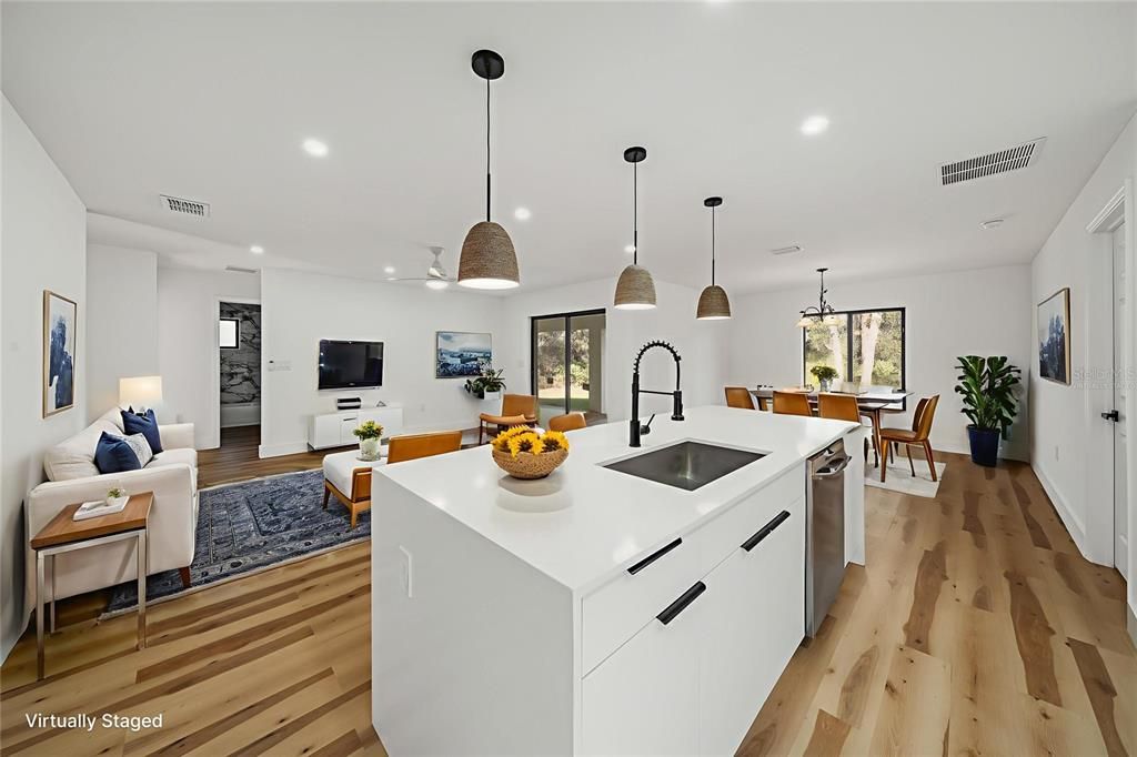 For Sale: $375,000 (3 beds, 2 baths, 1521 Square Feet)