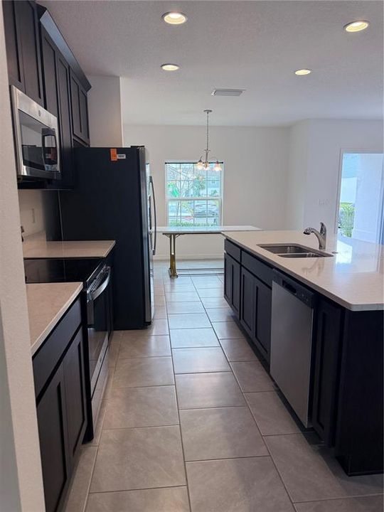 For Rent: $1,990 (3 beds, 2 baths, 1621 Square Feet)