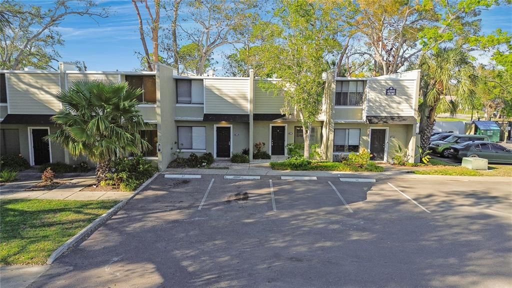 待售: $175,000 (2 贝兹, 1 浴室, 1070 平方英尺)