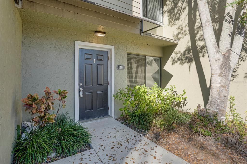 待售: $175,000 (2 贝兹, 1 浴室, 1070 平方英尺)