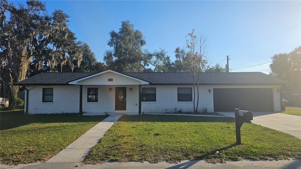 For Sale: $450,000 (3 beds, 2 baths, 1564 Square Feet)