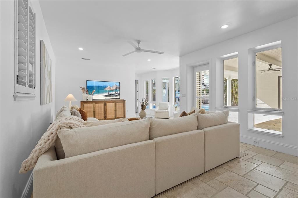 En Venta: $2,150,000 (5 camas, 5 baños, 3270 Pies cuadrados)