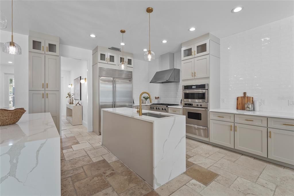 En Venta: $2,150,000 (5 camas, 5 baños, 3270 Pies cuadrados)