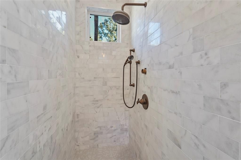 En Venta: $2,150,000 (5 camas, 5 baños, 3270 Pies cuadrados)