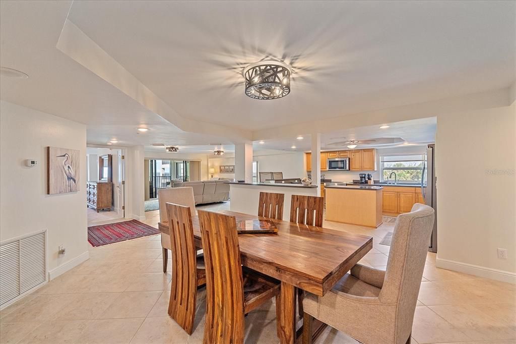 En Venta: $1,399,900 (3 camas, 2 baños, 2639 Pies cuadrados)