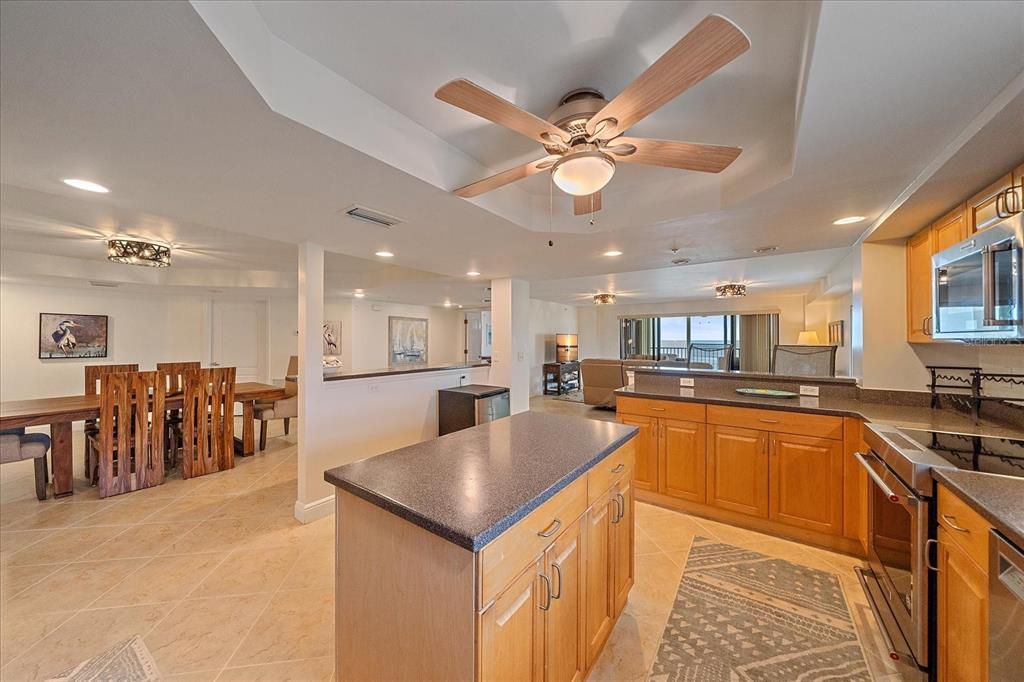 En Venta: $1,399,900 (3 camas, 2 baños, 2639 Pies cuadrados)