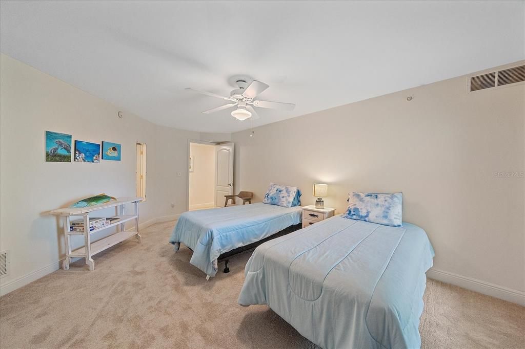 En Venta: $1,399,900 (3 camas, 2 baños, 2639 Pies cuadrados)