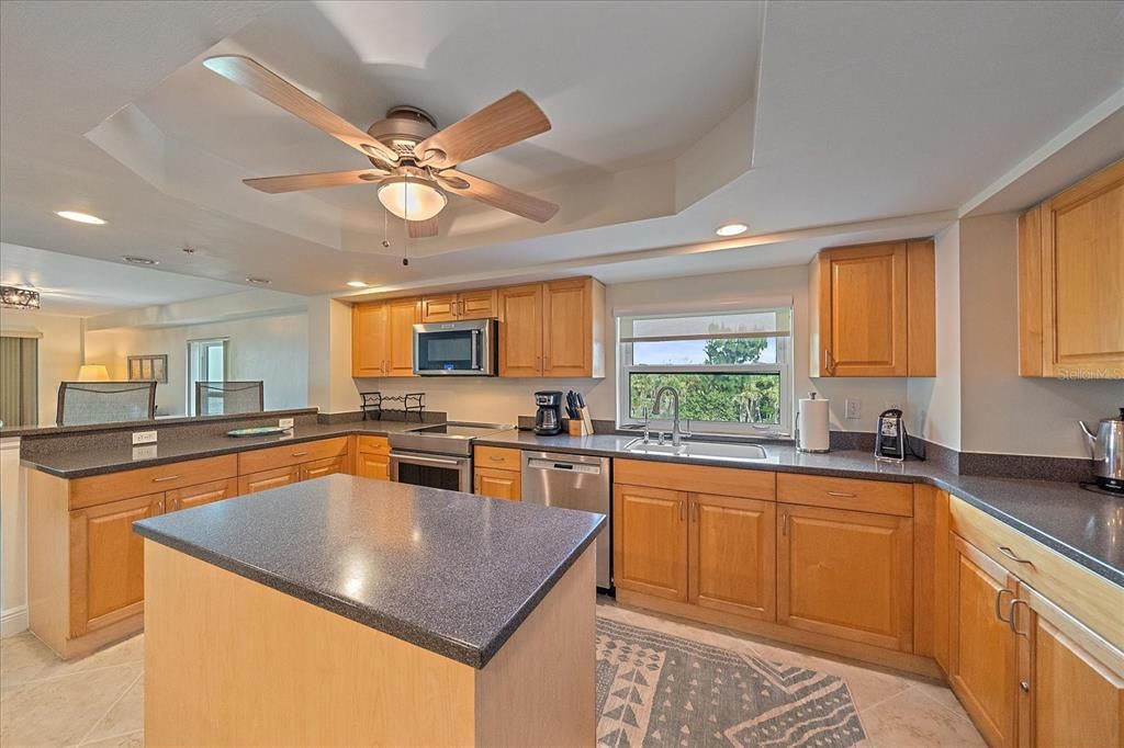 En Venta: $1,399,900 (3 camas, 2 baños, 2639 Pies cuadrados)