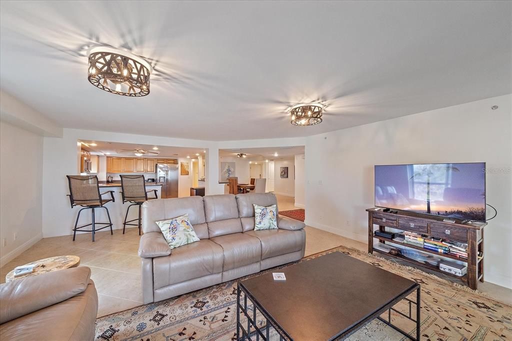 En Venta: $1,399,900 (3 camas, 2 baños, 2639 Pies cuadrados)