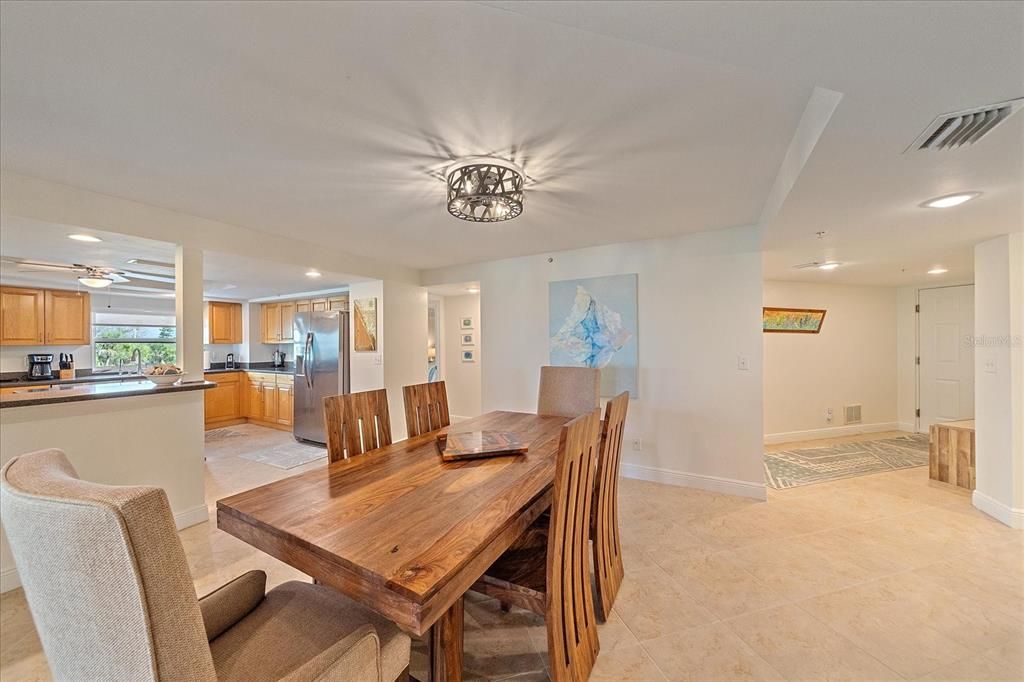 En Venta: $1,399,900 (3 camas, 2 baños, 2639 Pies cuadrados)