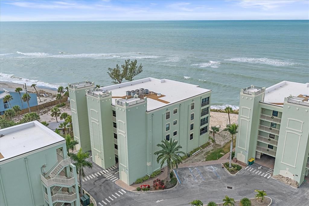 En Venta: $1,399,900 (3 camas, 2 baños, 2639 Pies cuadrados)