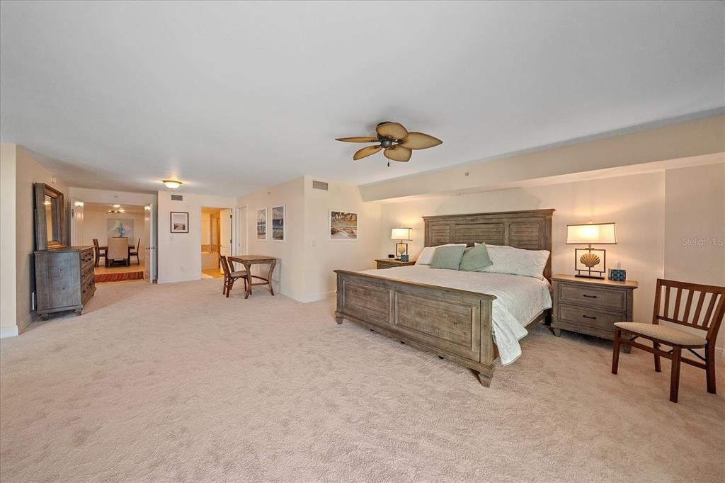 En Venta: $1,399,900 (3 camas, 2 baños, 2639 Pies cuadrados)