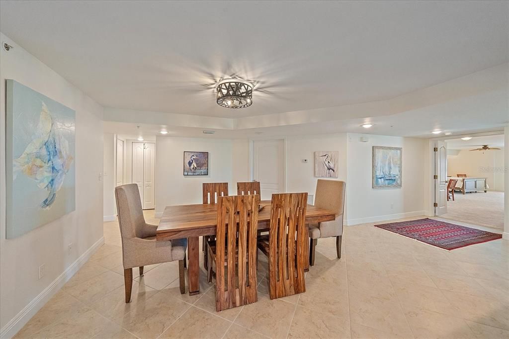 En Venta: $1,399,900 (3 camas, 2 baños, 2639 Pies cuadrados)