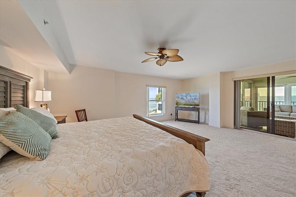 En Venta: $1,399,900 (3 camas, 2 baños, 2639 Pies cuadrados)