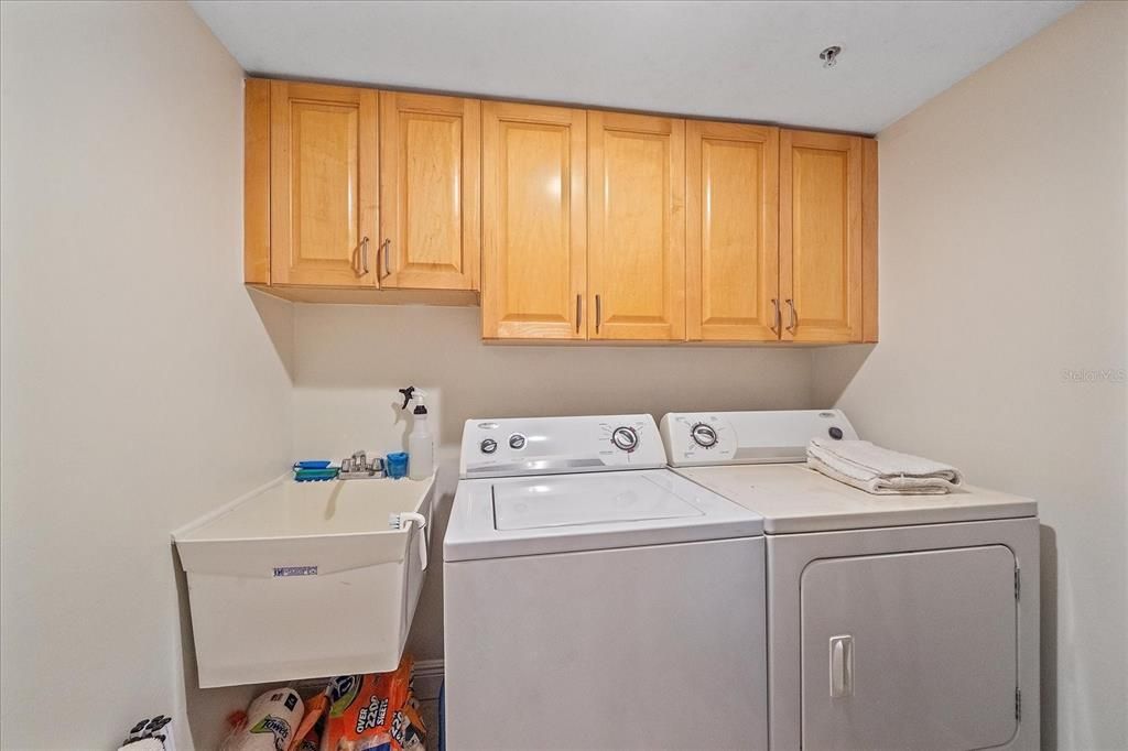 En Venta: $1,399,900 (3 camas, 2 baños, 2639 Pies cuadrados)