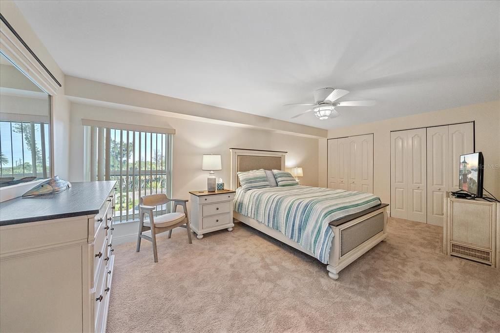 En Venta: $1,399,900 (3 camas, 2 baños, 2639 Pies cuadrados)